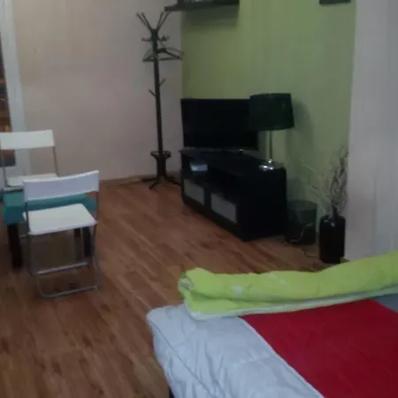 2 Bedroom Center *